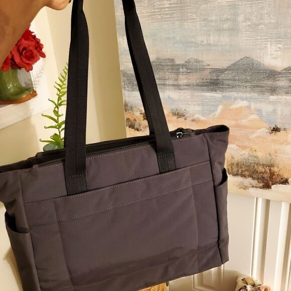 Hedgren Sdyney Water Resistant Recycled Polyester Tote Bag. - Picture 2 of 10